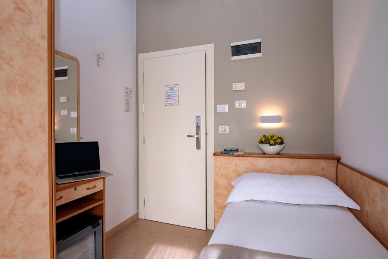 Hotel Holland Rimini Exterior foto
